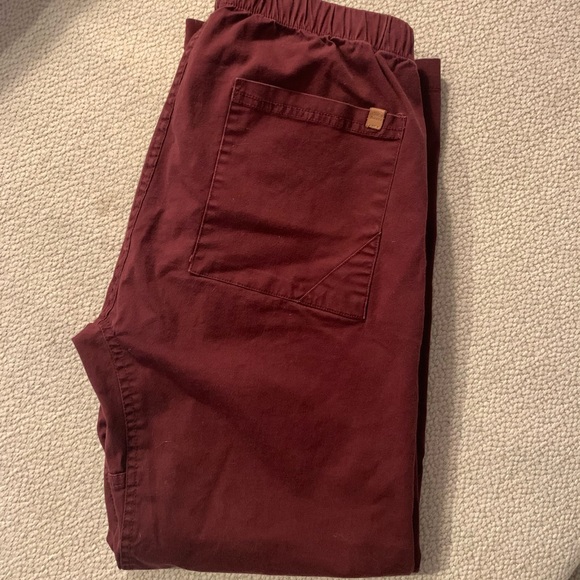 Burgundy roots capris cargo pants - Picture 3 of 3